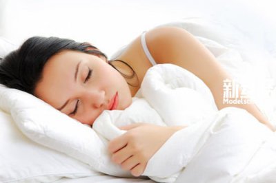 睡前6項準(zhǔn)備 第二天發(fā)型沒有“起床氣”