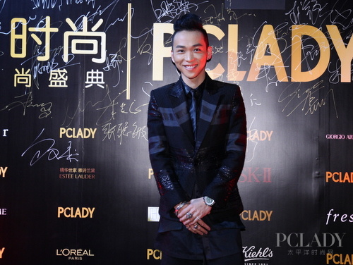 風俗人物張馳到場PCLADY時尚盛典。