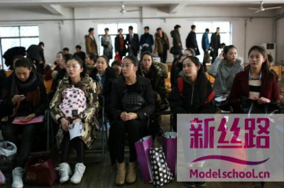 模特藝考怎樣讓考官“過(guò)目不忘”