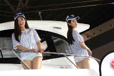 2016第21屆中國國際游艇展開幕，看豪華游艇與美女模特