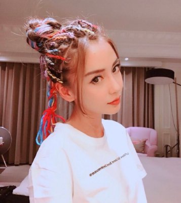 換造型？Baby綁整頭彩辮超搶眼