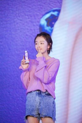 周冬雨清潤妝感怎么Get？