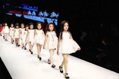 在我們?nèi)粘Ｖ猩賰耗Ｌ貙W(xué)習(xí)到底對孩子身體有什么好處？