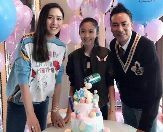 任達華14歲女兒身高直逼179CM模特媽媽，最長腿星二代身材被稱“最美星二代”！