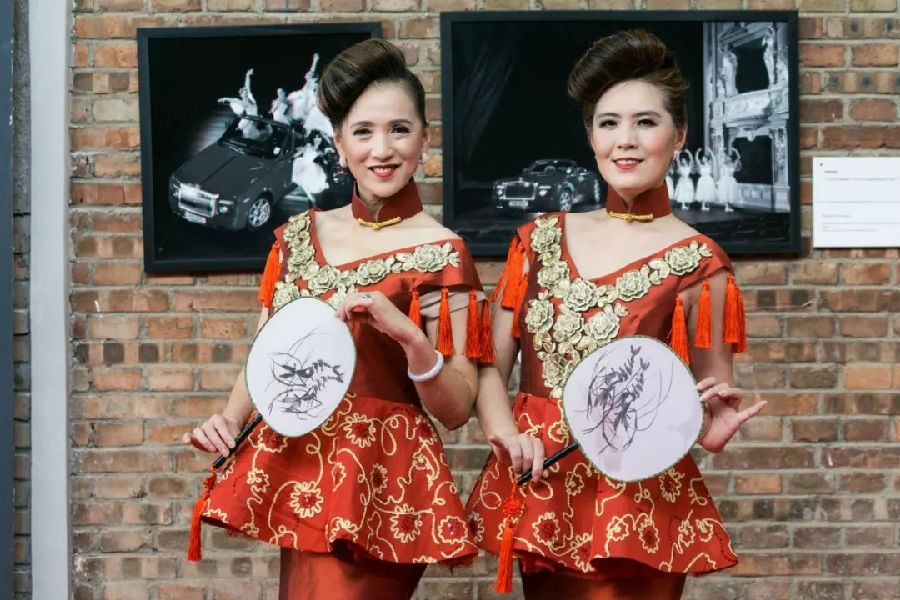 教授高管退休當(dāng)模特 網(wǎng)友：向奶奶們學(xué)習(xí)