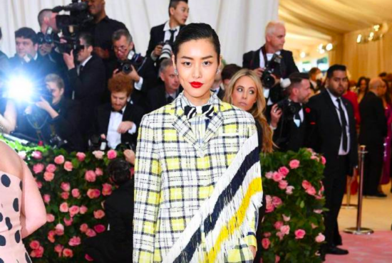 劉雯連續(xù)十年登上MET GALA ，十次征戰(zhàn)紅毯從未失手