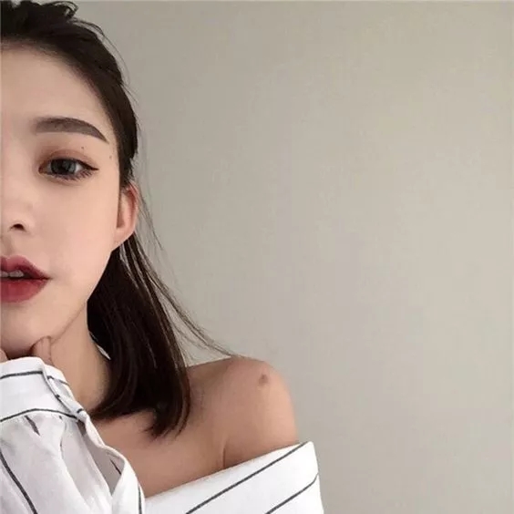 女生自拍教學(xué)你get多少？！今天就教你16招自拍Pose