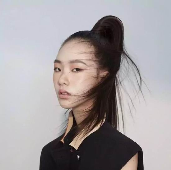 小s女兒13歲高挑的身材長(zhǎng)相非常高級(jí)超模臉！