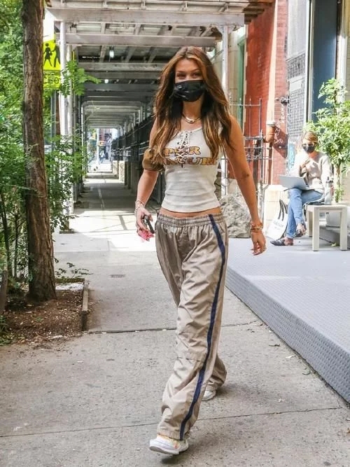超模出街照身材太讓人驚艷，最后這張是所有女生想要的樣子！