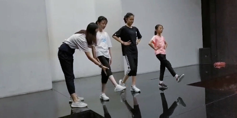 少兒模特如何緩解形體姿態(tài)問題？